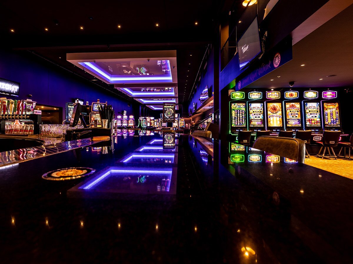 Bar et machines à sous du casino